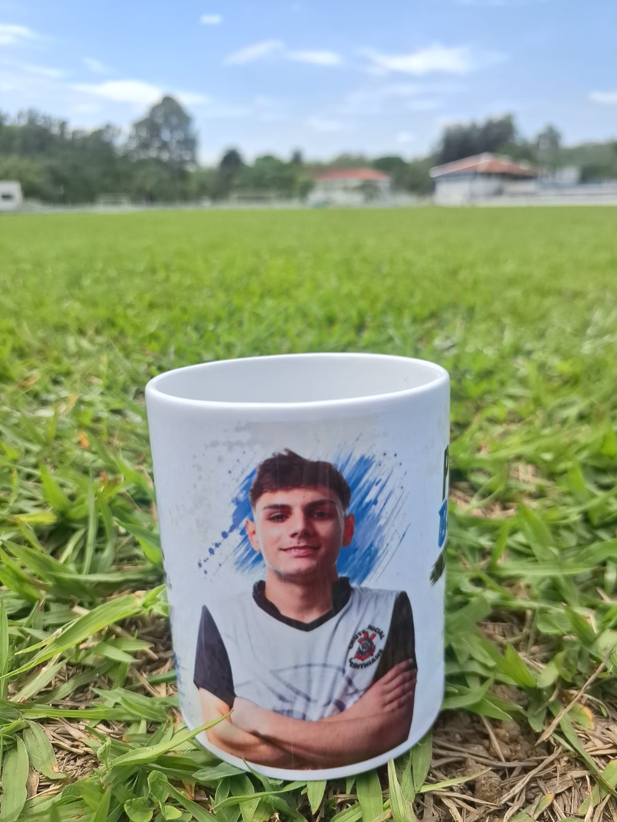 Caneca Personalizada com foto do aluno no campo