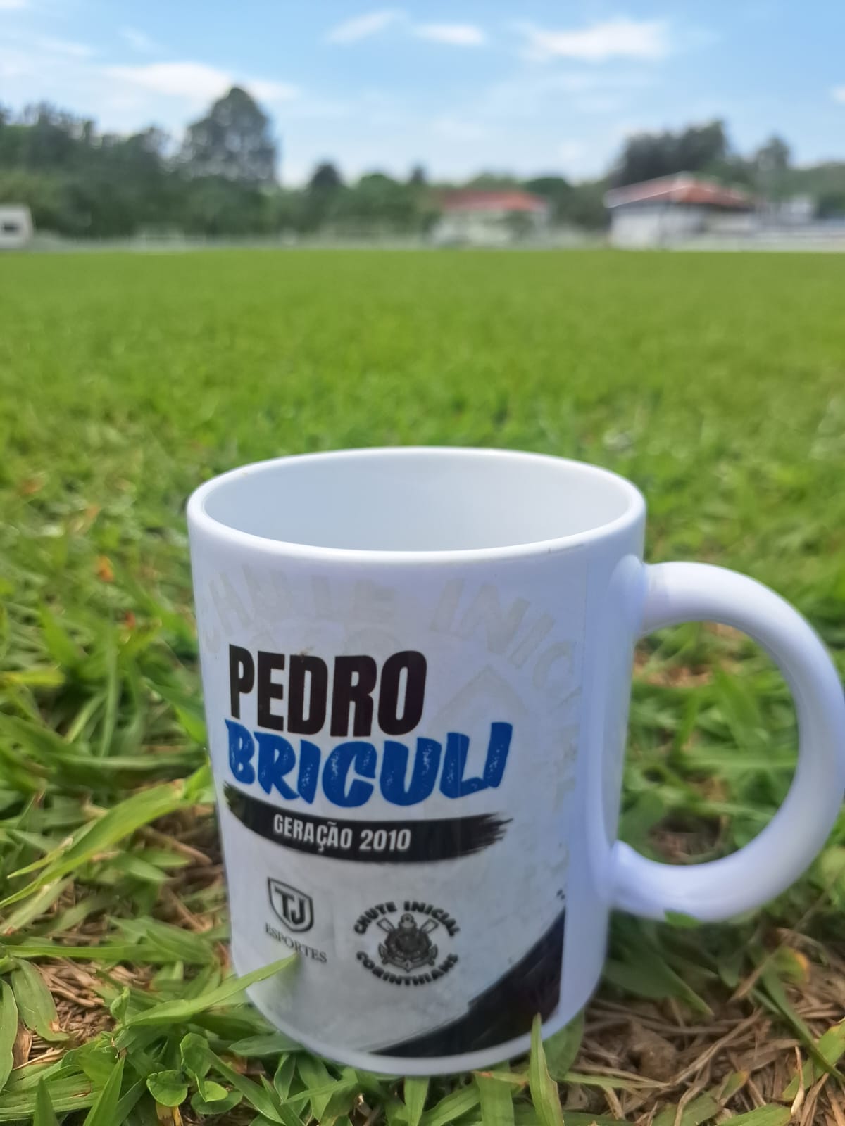Caneca Personalizada mostrando nome do atleta e ano